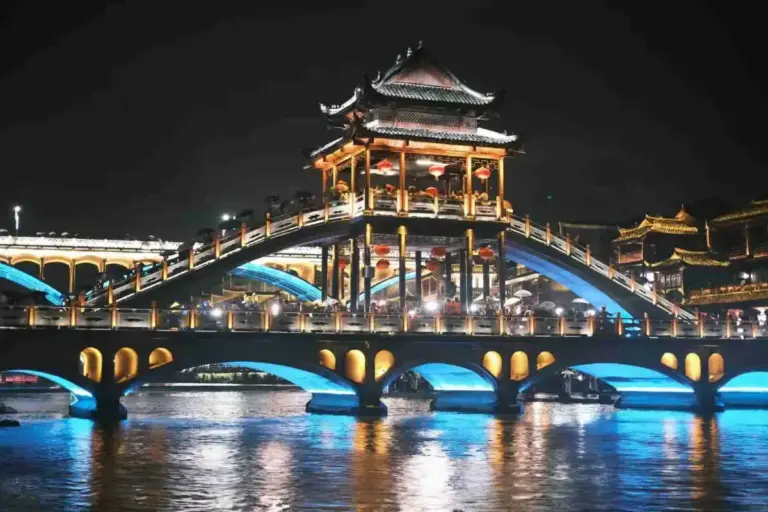 🏮 The Ultimate Beginner’s Guide to Visiting Fenghuang Ancient Town: History, Culture, and Travel Essentials