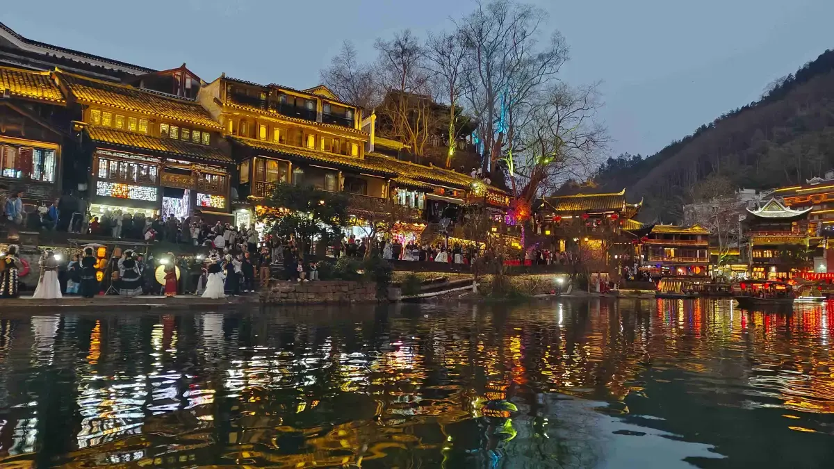 Craft shops and red lanterns along the old lanes