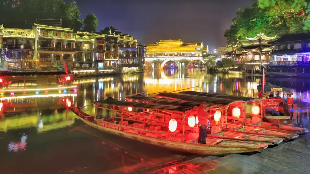 ⏱️ How Many Days Do You Need in Fenghuang? The Complete 1-Day vs. 2-Day Itinerary Breakdown